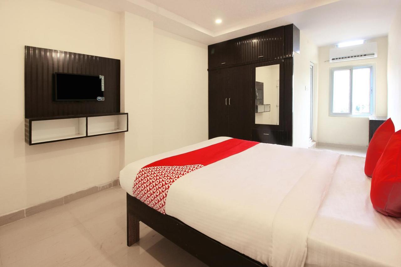 Hotel Oyo Sri Vinayaka Grand Shamshabad Exterior foto