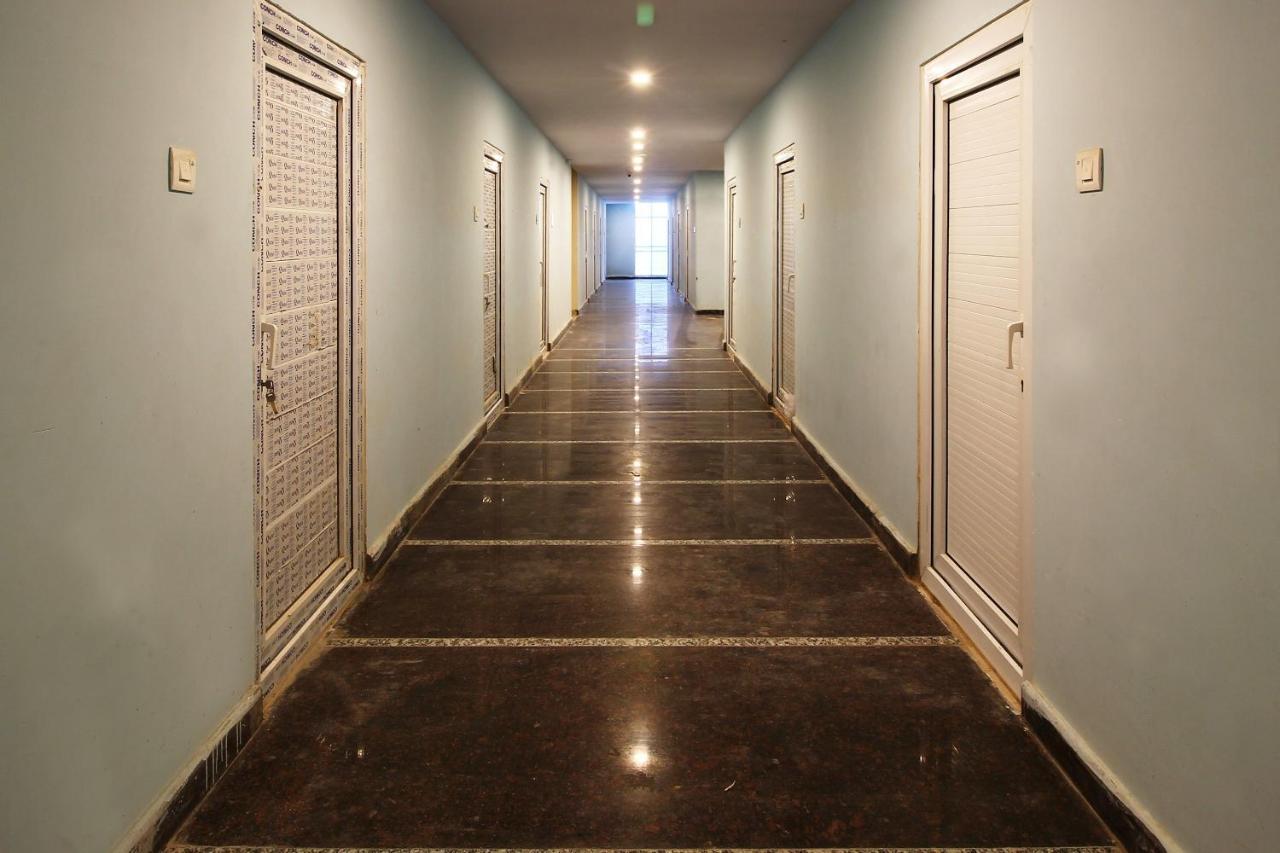 Hotel Oyo Sri Vinayaka Grand Shamshabad Exterior foto